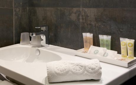 Cuarto de bano hotel Allegro Paris 12