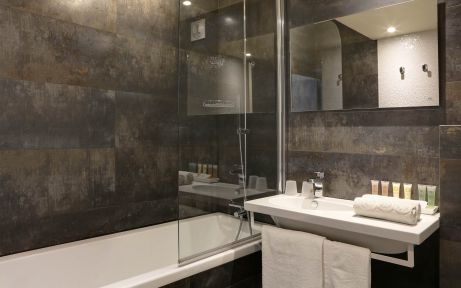 Cuarto de bano hotel Allegro Paris 12